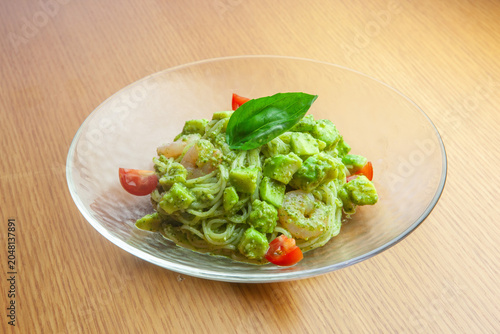 アボカドと海老の冷製ジェノベーゼパスタ レストランの夏ランチ | Cold Genovese Pasta with Shrimp for Summer Restaurant Lunch