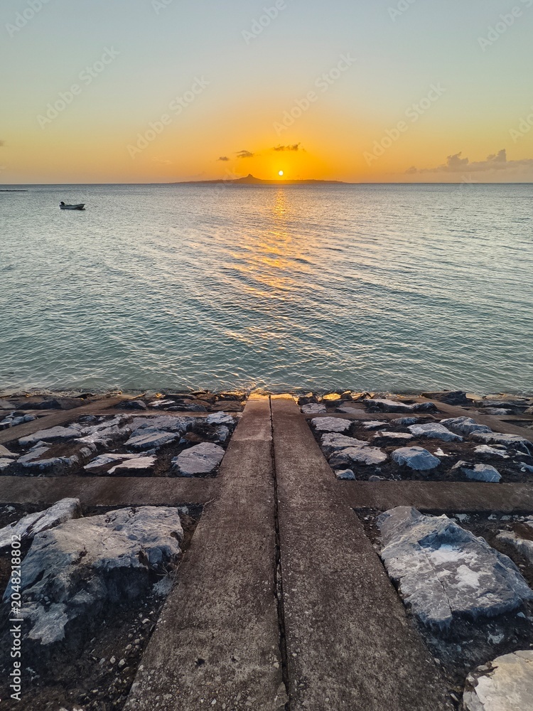 Obraz premium Sunset over the sea evening scenery on Okinawa island