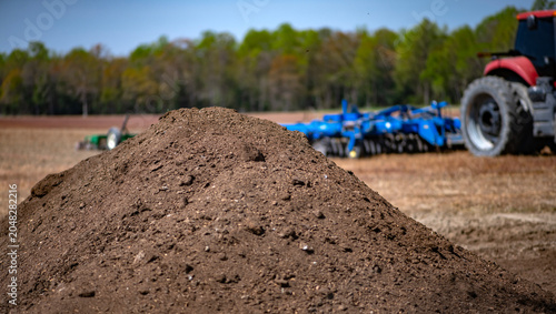 Fotografie Soil mound forms on plowed farmland ground