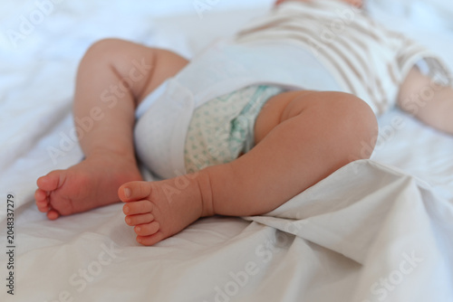 Tableau sur toile piedi neonato pannolino