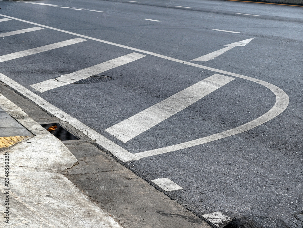 Obraz premium white traffic sign at road, bangkok, thailand