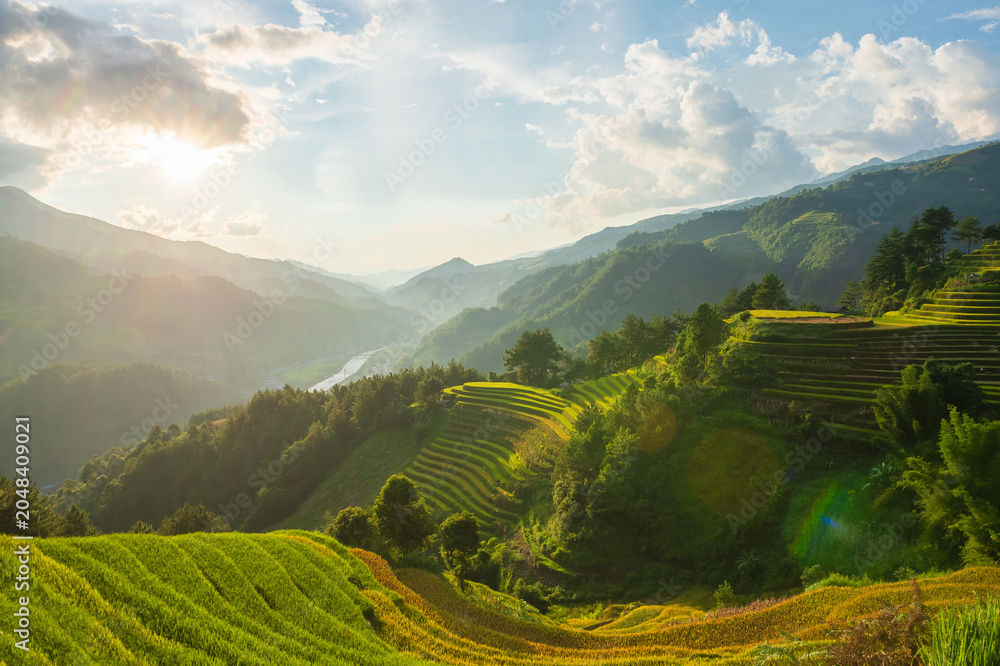 Obraz premium Natural and urban views of Vietnam