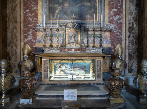 Foto The relics of Saint Victoria in a side chapel of Santa Maria sopra Minerva, goth