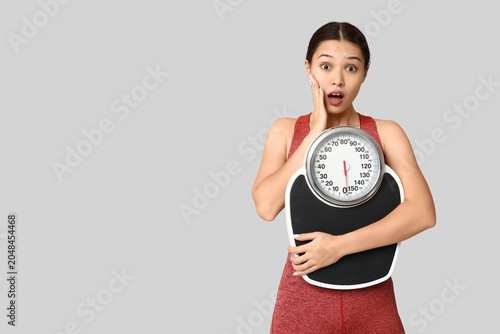Surprised young woman in sp...