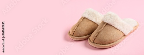 Cozy beige fur lined house ...