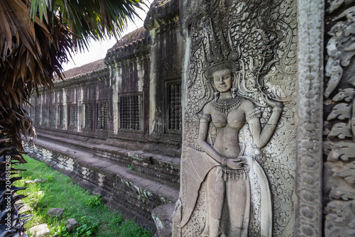 Εκτύπωση καμβά Ancient Devata stone carving on the exterior wall of the historic Angkor Wat tem