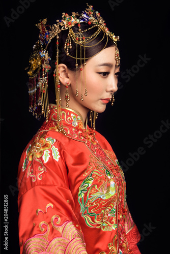 Tableau sur toile Close-up of Asian brides' red makeup looks
