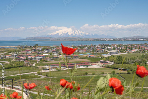 Foto A landscape view of Mount Suphan is a stratovolcano located in eastern Turkey, immediately north of Lake Van