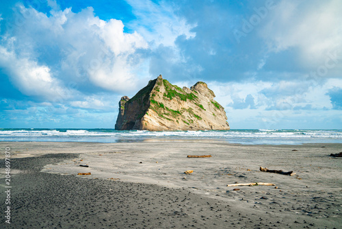 New Zealand coastal reefs and wild beaches, Windows 10 wallpaper location