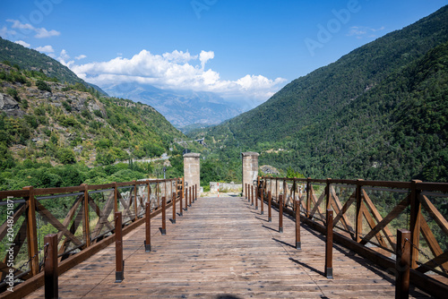 Fotografi View of the town of Exilles and its fortifications (Italy)