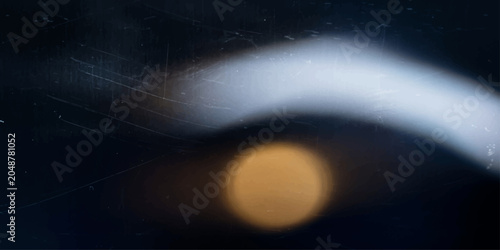 Foto A macro shot of a dusty, scratched film surface with a diffused circular light and a swooshing abstract light streak, evoking a sense of vintage analog imperfection and mysterious ambiance