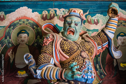 Foto Taiyuan, China - May 7 2026: Ancient Buddhist statue in the Tianlong Mountain Gr