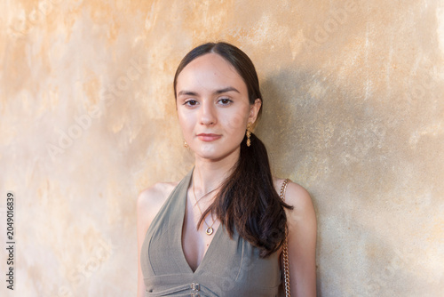 Mujer joven española morena de pelo largo en 2025, Young Spanish brunette woman with long hair in 2025, Junge spanische brünette Frau mit langen Haaren im Jahr 2025, 2025年の長い髪のスペイン人ブルネット女性, Jeune femm