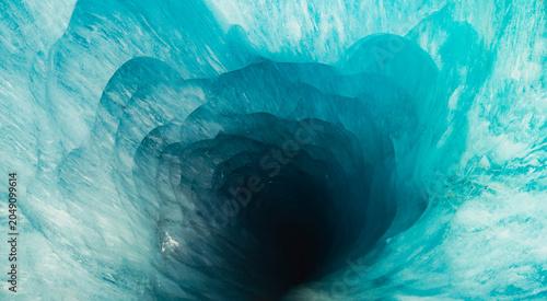 Fotografi Deep blue glacier moulin inside Mer de Glace ice cave, French Alps