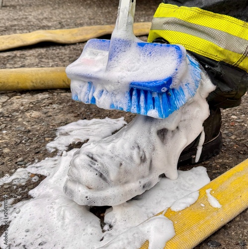 Fotografía Firefighters Decontaminate