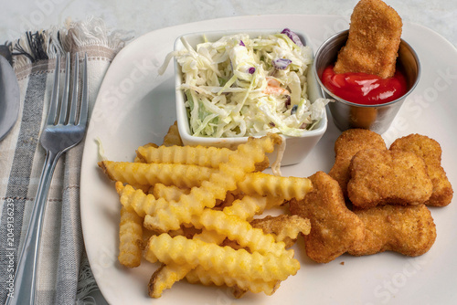Εκτύπωση καμβά chicken nuggets  with cole slaw and fries