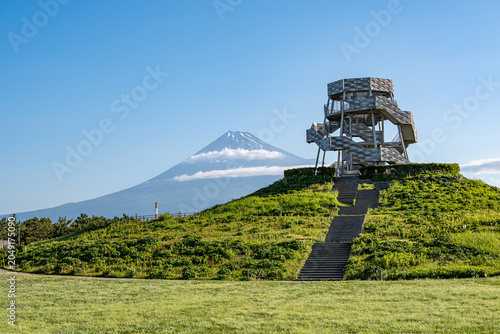 ふじのくに田子の浦みなと公園 ドラゴンタワーと富士山