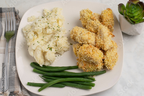 Fényképezés haddock bites with mash potatoes  top with parsley