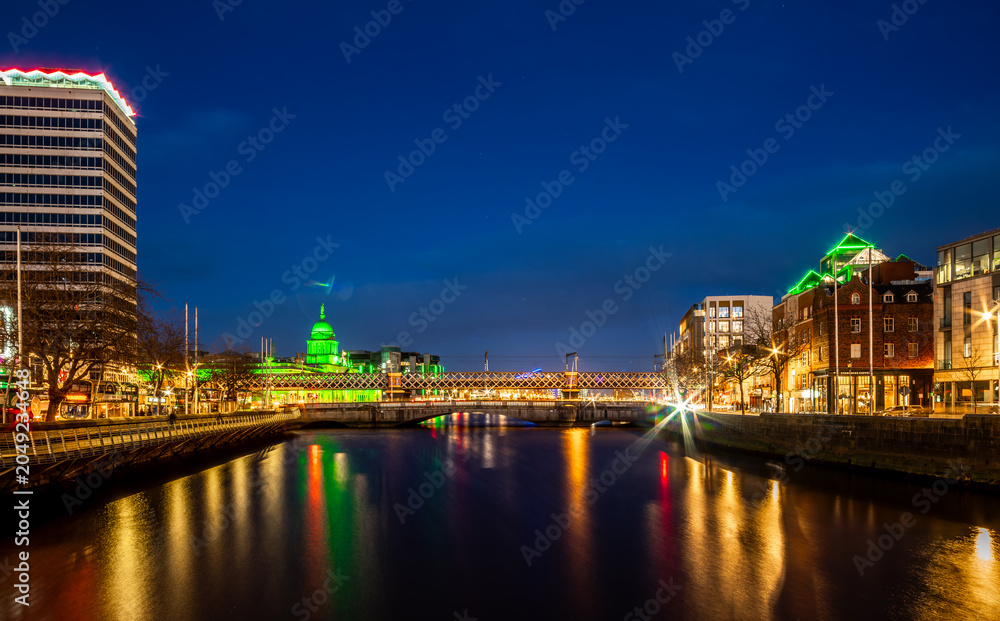 Fototapeta premium Dublin Evening Reflections Along The River Liffey