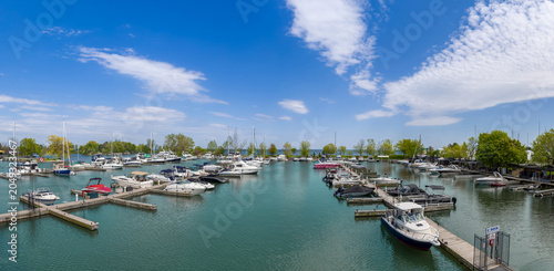 Obraz na plátně A scenic wide angle view of numerous leisure boats, yachts, and motorboats moore
