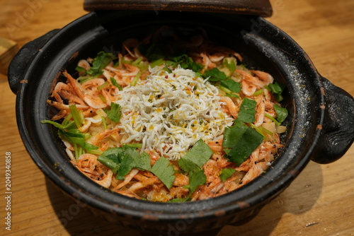 Freshly cooked Sakura Shrimp Kamameshi, traditional Japanese rice dish - 日本料理 炊きたてのサクラエビの釜飯 