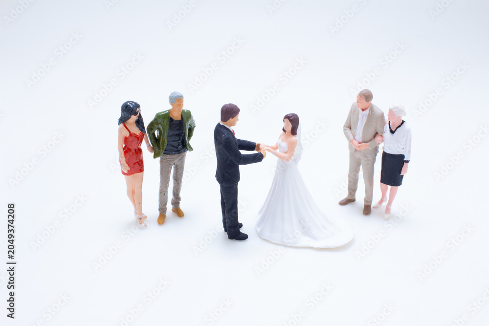 Naklejka premium A Miniature wedding crowd family gathering