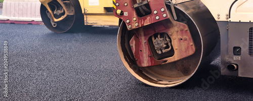 Foto City Street Asphalt Paving Process Showcasing Industrial Road Repair and Revital