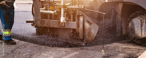 Foto Efficient Asphalt Paving Renews City Streets for Safer Urban Travel