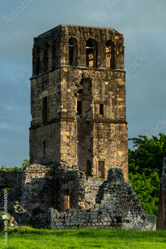 Fotografie Panama viejo historical tower stands as a significant ruin, reflecting the rich