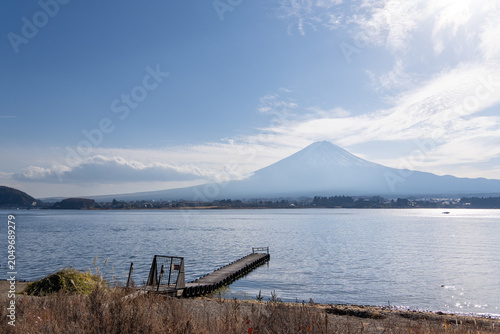Obraz na plátně Mount Fuji over Lake Kawaguchiko with pier in autumn, Japan