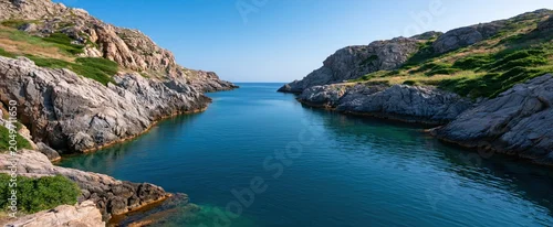 Panel kuchenny z motywem A peaceful bay with clear turquoise water encircled by rocky cliffs, ideal for nature lovers and travelers.