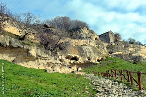 Tableau sur toile Chufut-Kale, a medieval cave city-fortress in Crimea, Bakhchisaray