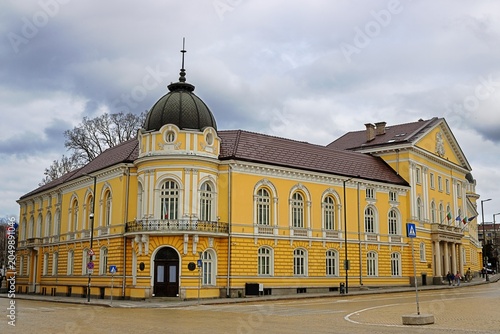 sofia, bulgarien - sanierter palast am platz der nationalversammlung