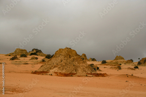 Foto Eroded Sand Mound in Arid Landscape of Mungo National Park, Australia