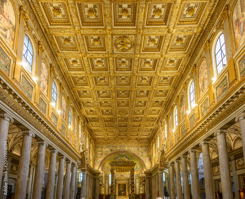 Tableau sur toile Santa Maria Maggiore basilica central nave interior view, Rome Italy