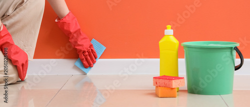 Woman in rubber gloves clea...