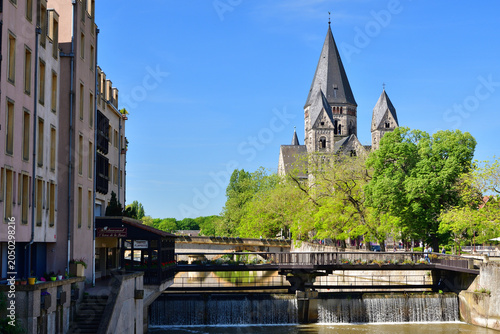 Schilderij op canvas Temple Neuf under a clear sky in Metz, France, May 10, 2024