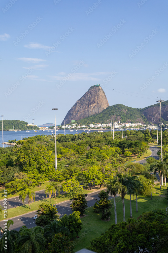 Fototapeta premium Scenic view of the iconic Sugarloaf Mountain over Flamengo Park in Rio de Janeiro