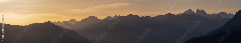 Obraz premium sunrise over the swiss mountains