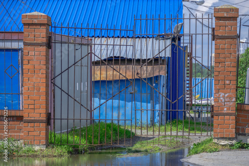 Slika na platnu Old closed iron gates on a summer day