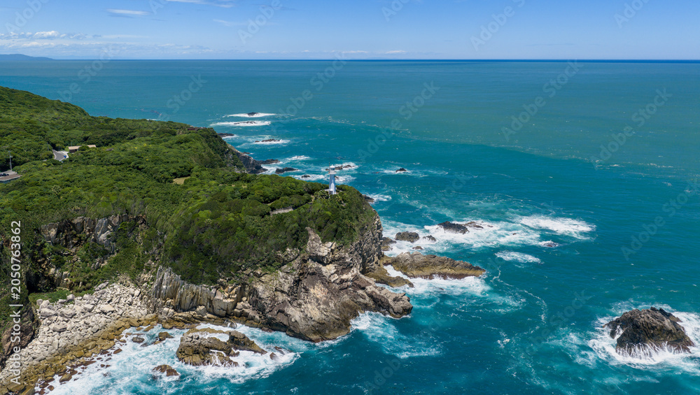 Fototapeta premium 高知県・足摺岬灯台と岩礁海岸を望む空撮風景