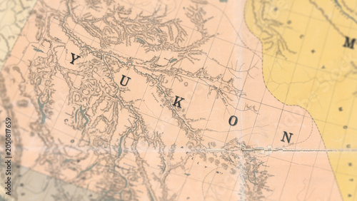 Foto Macro View of Vintage Map Highlighting Yukon Canada with Detailed Geographic Car