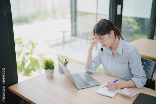 Quadro su tela Stressed young asian woman customer service representative feeling a painful hea