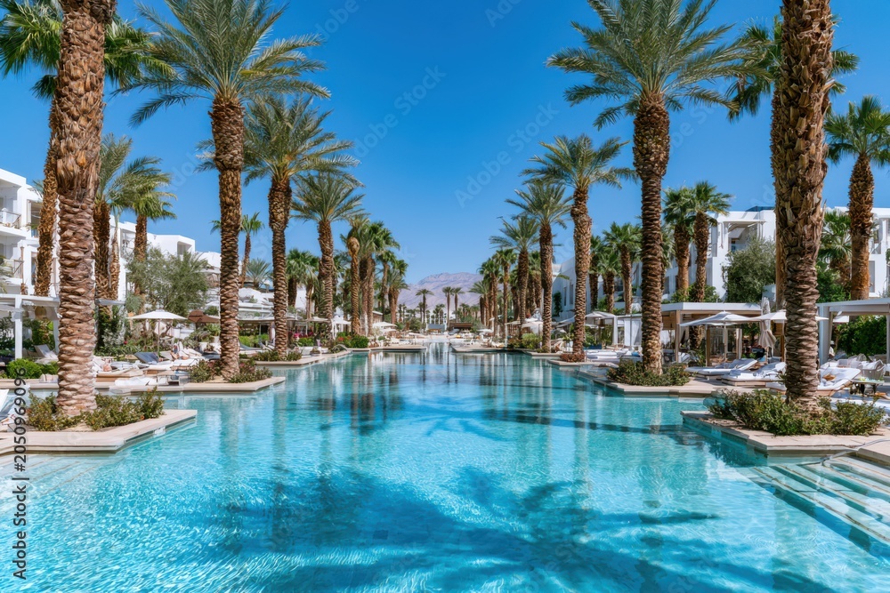 Fototapeta premium Dream Vacation Destination with Luxury Pool Setting