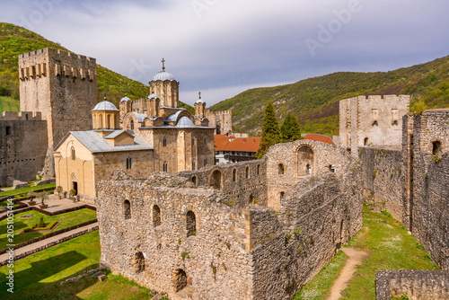 Fotografie The medieval church of Holy Trinity and Despot tower inside the fortified Manasija monastery complex near Despotovac