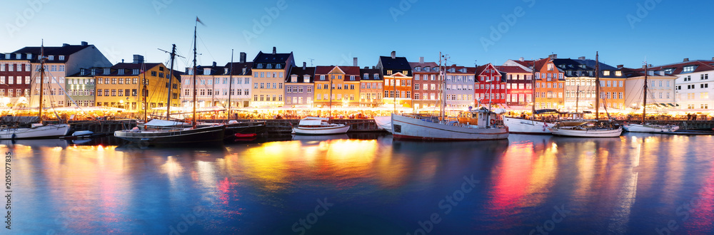 Obraz premium Panorama of Copenhagen canal Nyhavn at night, Denmark
