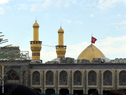 Obraz na plátně Karbala, Iraq - December 25, 2025: Haram Imam Hussain Karbala Bain ul Harmain Ka