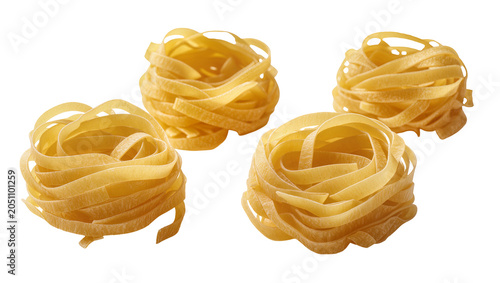 Foto Four nests of dry fettuccine pasta