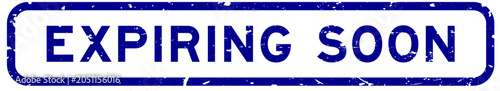 Grunge blue expiring soon word rubber square seal stamp on white background