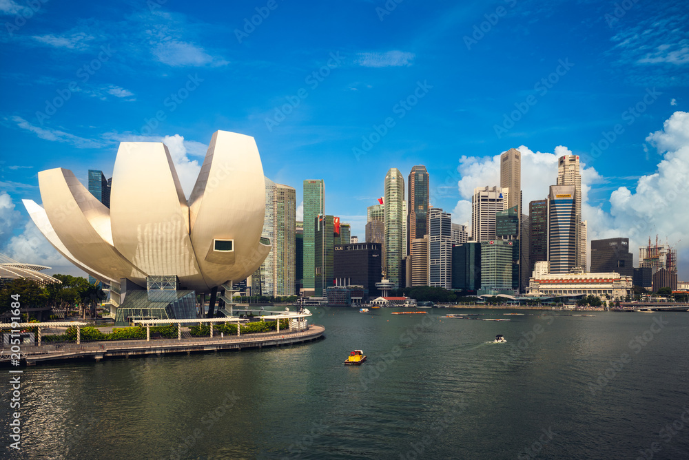 Obraz premium August 10, 2018: artscience, a museum within the integrated resort of Marina Bay Sands at Central Area in Singapore, was Opened on 17 February 2011 and is the first ArtScience museum of the world.